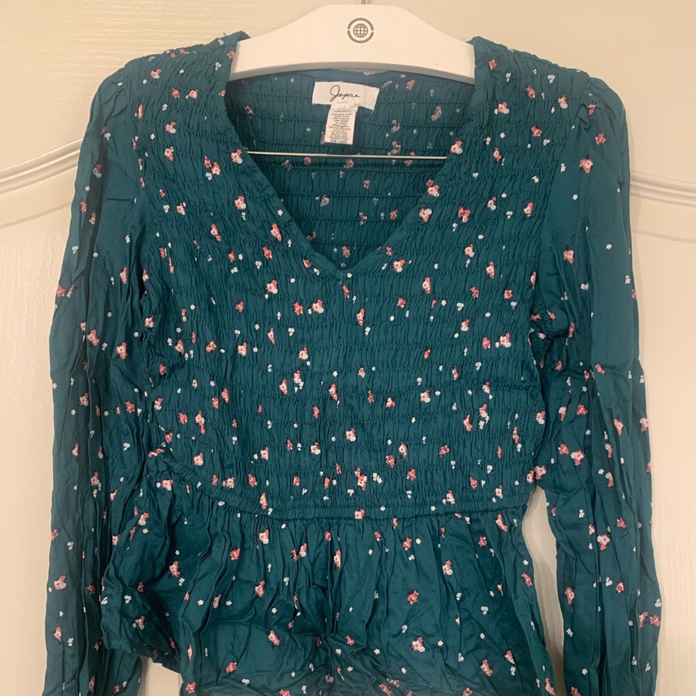 Green and pink flower top